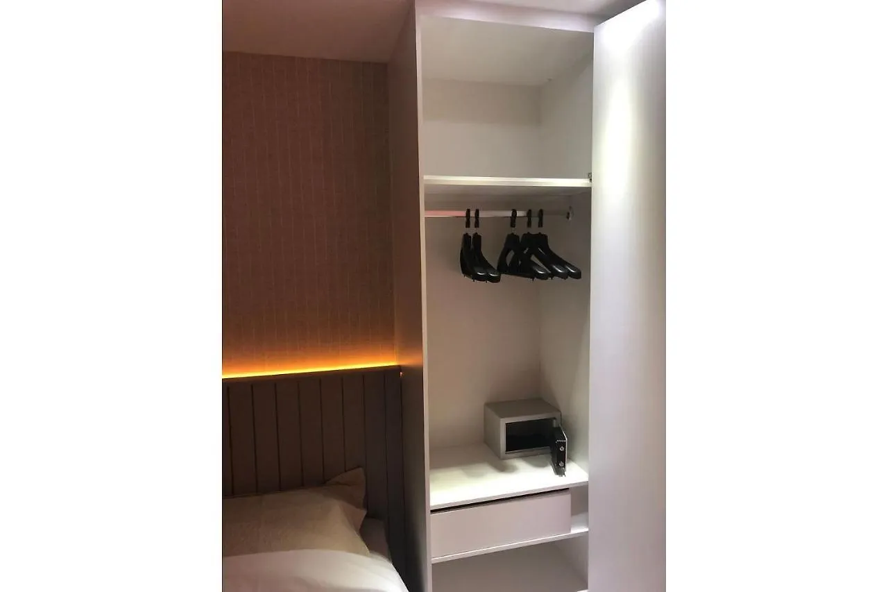 Resort em Arraial do Cabo, Desfrute de momentos inesquecíveis em uma apartamento de luxo com 2 quartos, 2 banheiros e 2 vagas de carro entre a praia e a lagoa 0*,