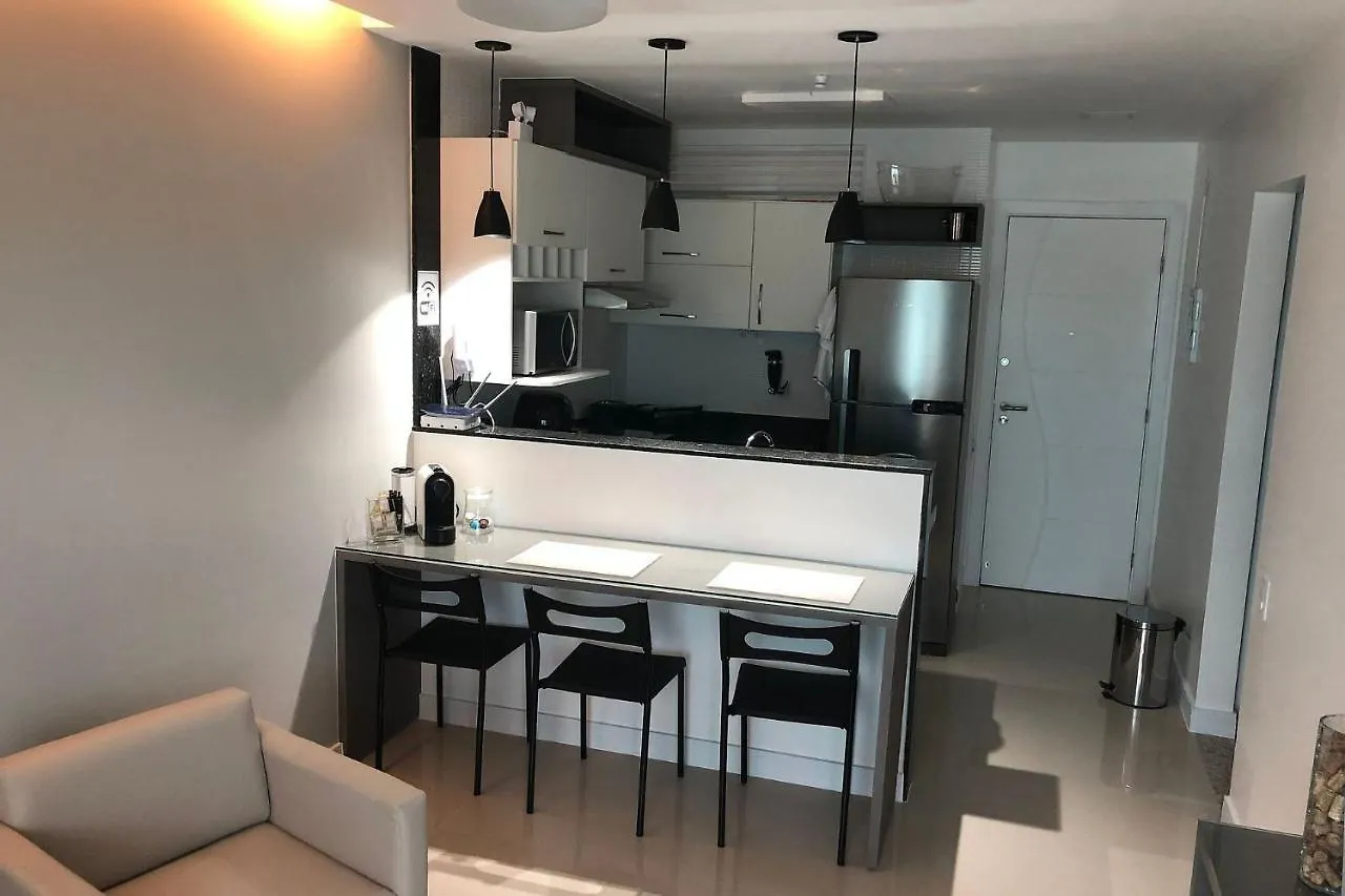 Resort em Arraial do Cabo, Desfrute de momentos inesquecíveis em uma apartamento de luxo com 2 quartos, 2 banheiros e 2 vagas de carro entre a praia e a lagoa