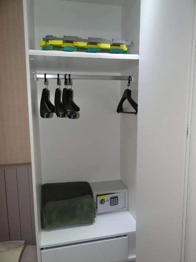 Resort em Arraial do Cabo, Desfrute de momentos inesquecíveis em uma apartamento de luxo com 2 quartos, 2 banheiros e 2 vagas de carro entre a praia e a lagoa Brasil