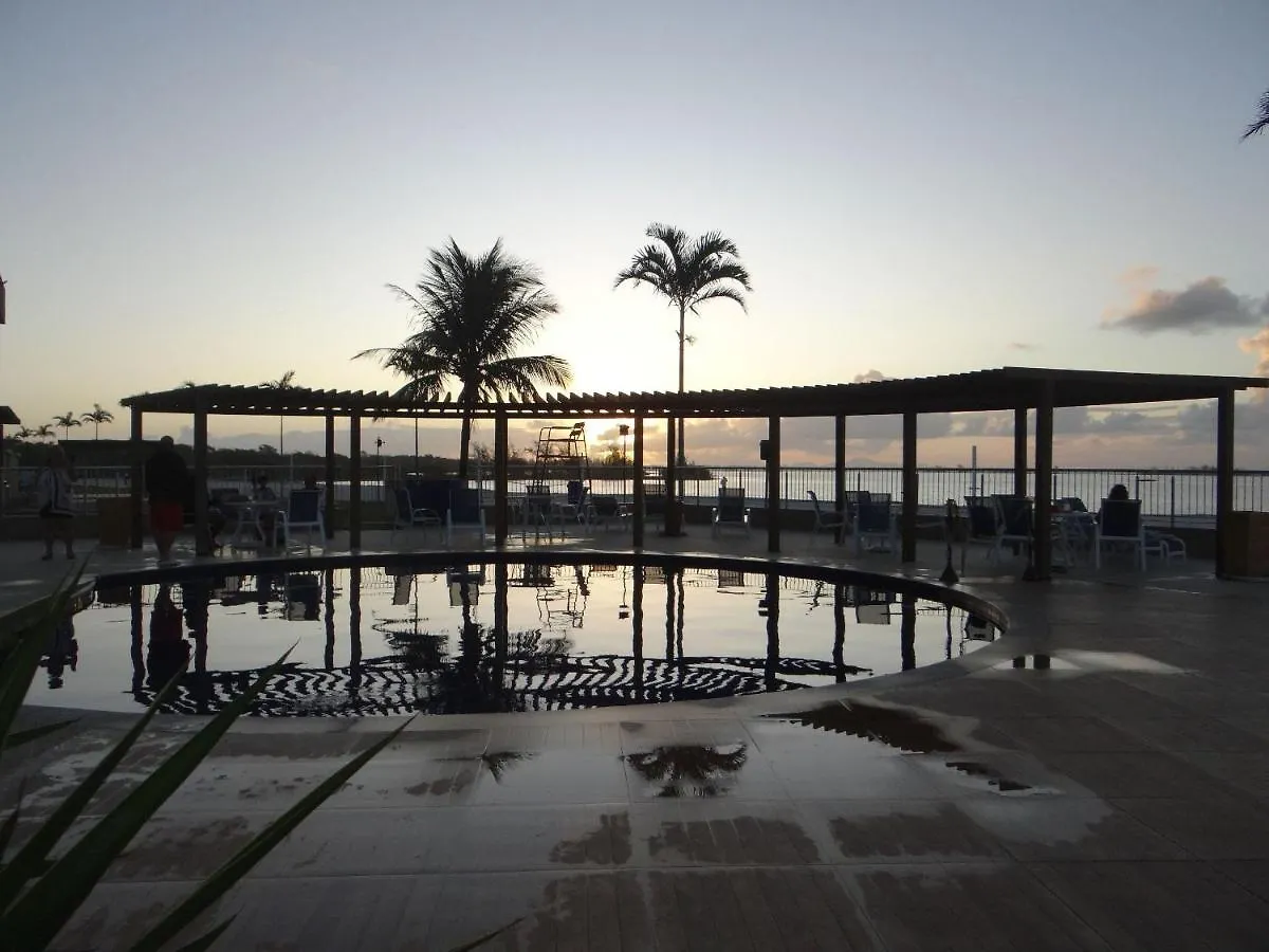 Resort em Arraial do Cabo, Desfrute de momentos inesquecíveis em uma apartamento de luxo com 2 quartos, 2 banheiros e 2 vagas de carro entre a praia e a lagoa