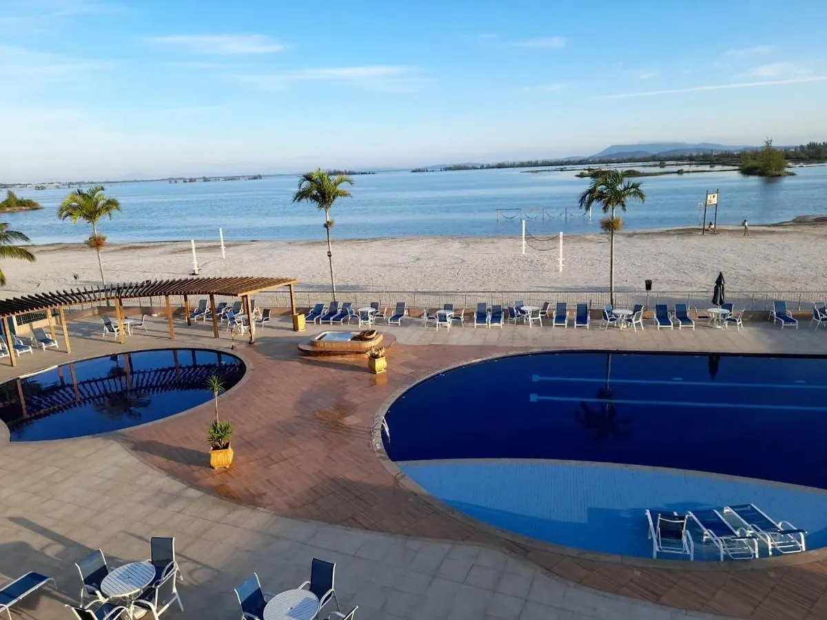 Resort em Arraial do Cabo, Desfrute de momentos inesquecíveis em uma apartamento de luxo com 2 quartos, 2 banheiros e 2 vagas de carro entre a praia e a lagoa
