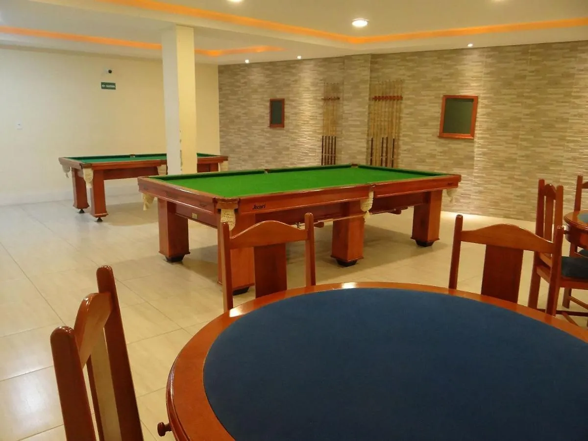 Resort em Arraial do Cabo, Desfrute de momentos inesquecíveis em uma apartamento de luxo com 2 quartos, 2 banheiros e 2 vagas de carro entre a praia e a lagoa