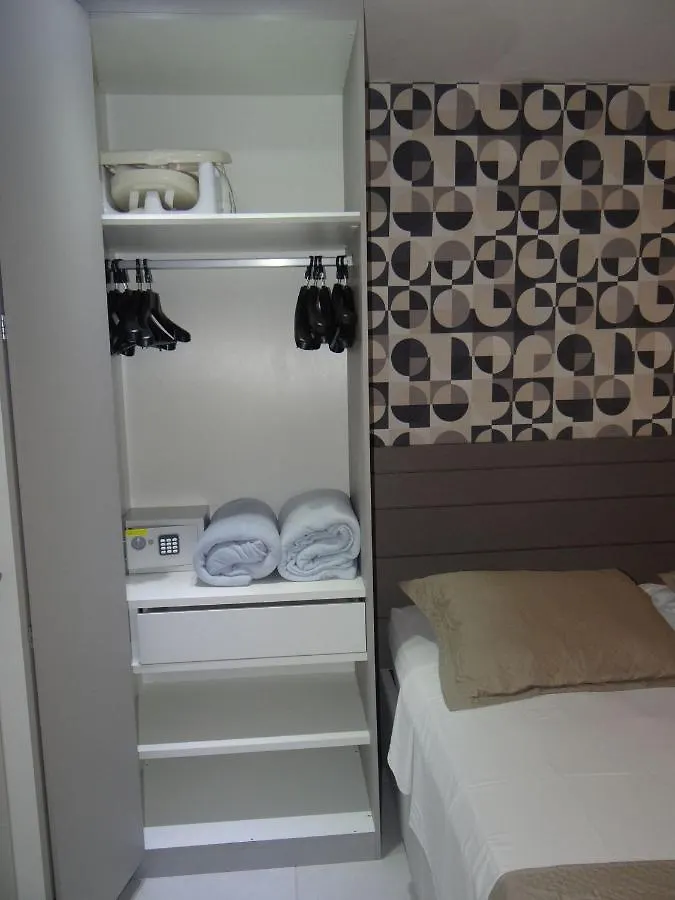 Resort em Arraial do Cabo, Desfrute de momentos inesquecíveis em uma apartamento de luxo com 2 quartos, 2 banheiros e 2 vagas de carro entre a praia e a lagoa Brasil